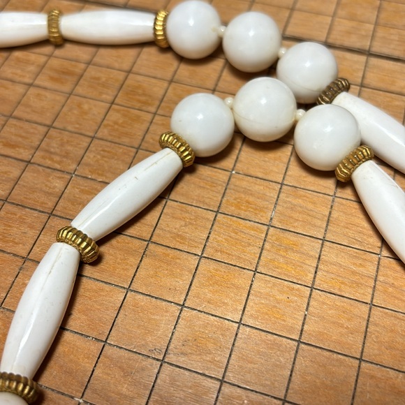 MCM Mixed Geometric White Beads Brass Tone Ribbed Spacers Spring Ring Clasp EVC - Picture 8 of 13